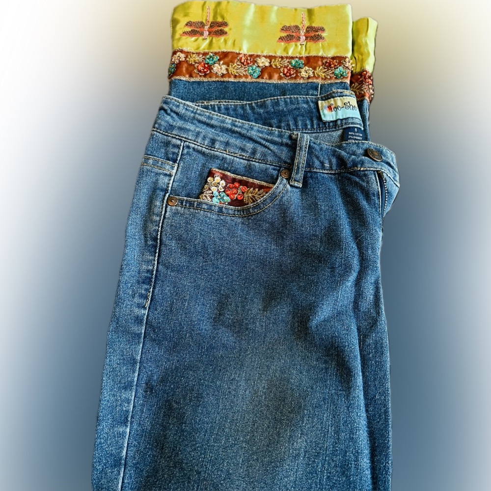 Too-She-She crop flare embellished jeans. Size 6.
